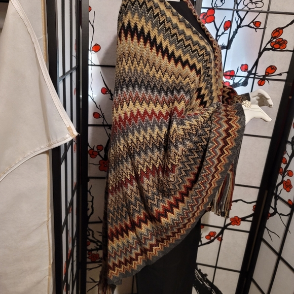 WOVEN HEART LADIES SHAWL WRAP WITH TASSELED SHAG/SIZE SMALL MEDIUM - Picture 5 of 14